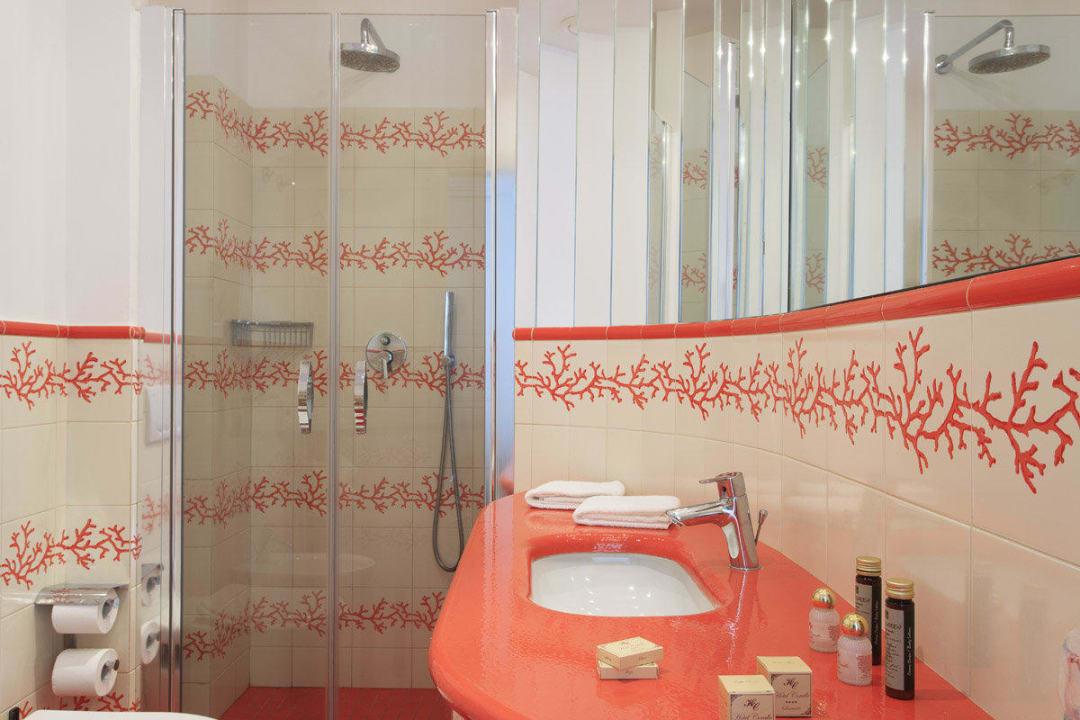 Superior room - Sea frontal View - Bathroom. Hotel Corallo Sorrento