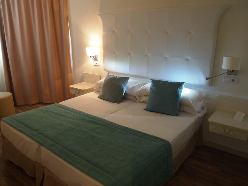 Номер FERGUS Style Cala Blanca Suites