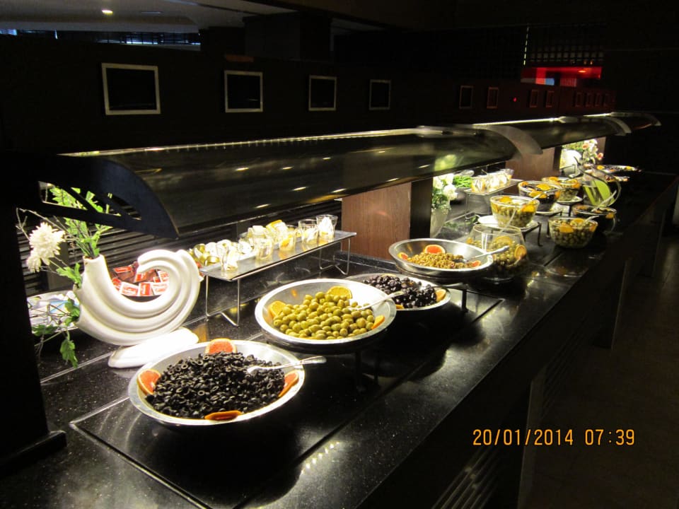 Große Olivenauswahl Limak Lara Deluxe Hotel & Resort