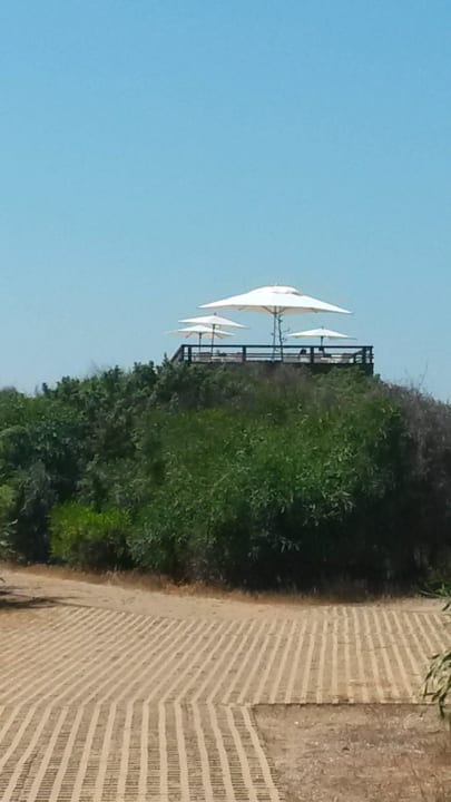 Sonnendeck der Strandbar Is Arenas Resort