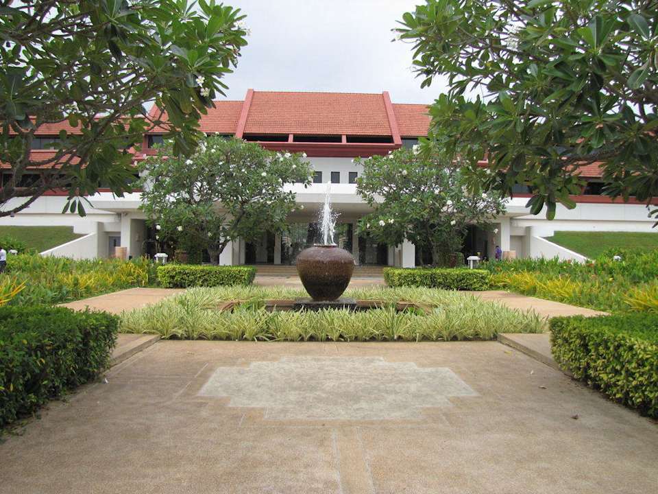 Eingangsbereich/ Garten Hotel Le Meridien Angkor