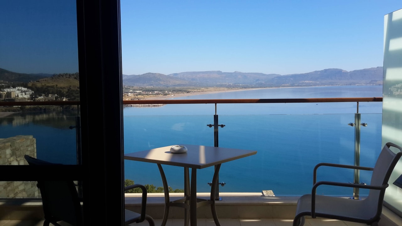 Blick aus dem Bett Lindos Blu, Luxury Hotel & Suites - Adults only