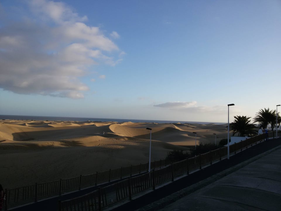 Zugang zu den Dünen direkt vor der Anlage Sahara Beach Club