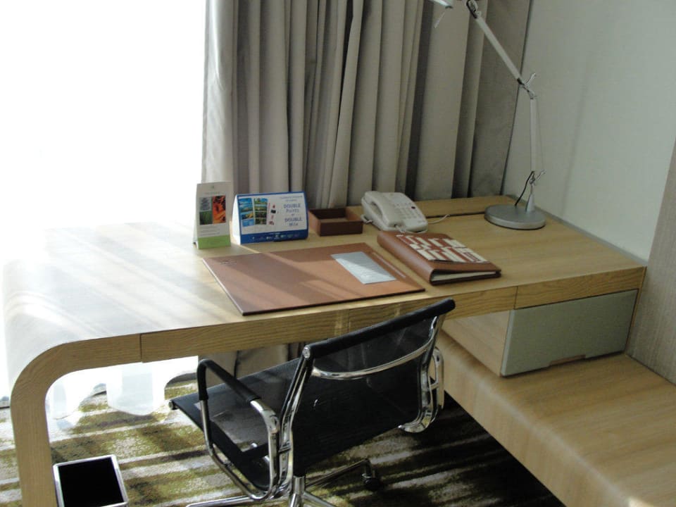 Schreibtisch Hotel Crowne Plaza Changi Airport