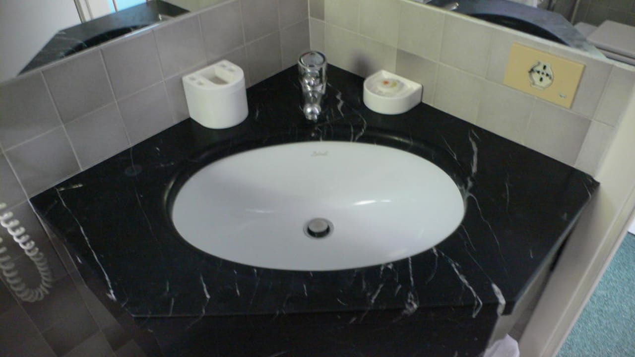 Waschbecken Doppelzimmer Hotel Bauer & Sporting