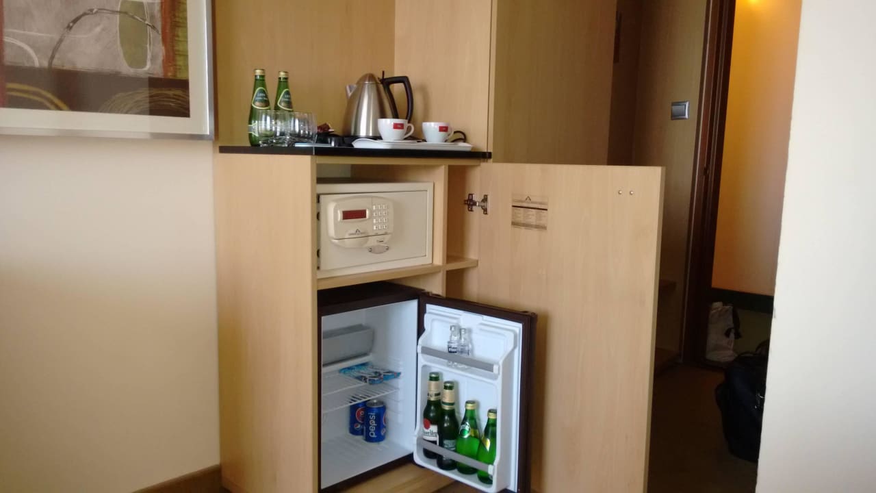 Safe und Minibar ( Wasser kostenlos ) Hotel HP Park