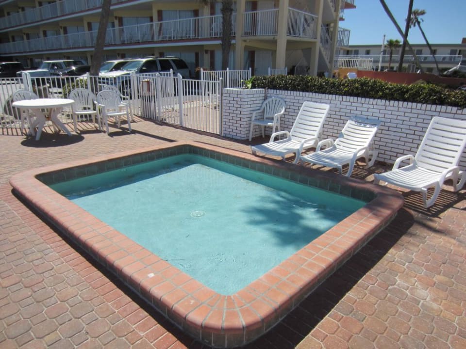 Pool Hotel Quality Inn On the Beach