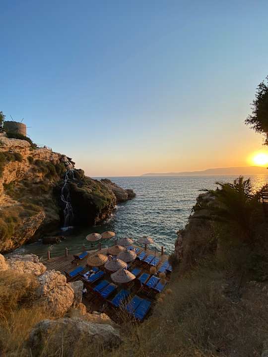 Strand Club Resort Atlantis