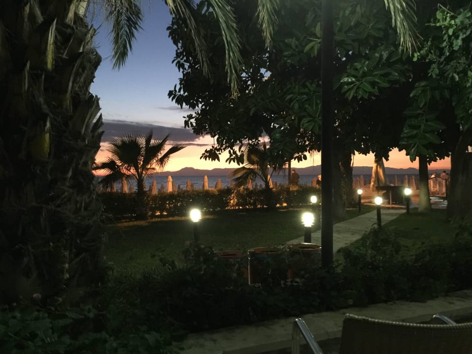 Weg zum Strand  Hotel Sirma