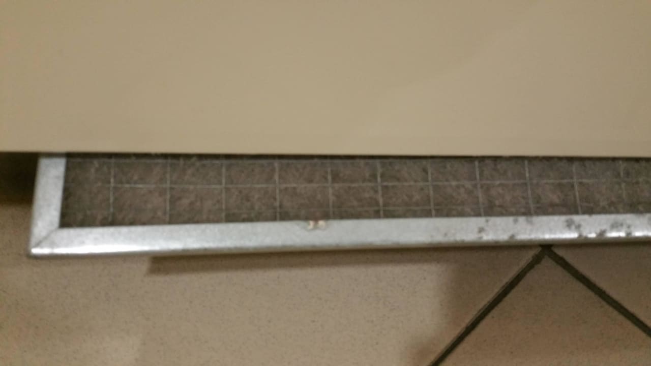 Im Flur der Filter von der Klimaanlage Park Hotel Golden Beach