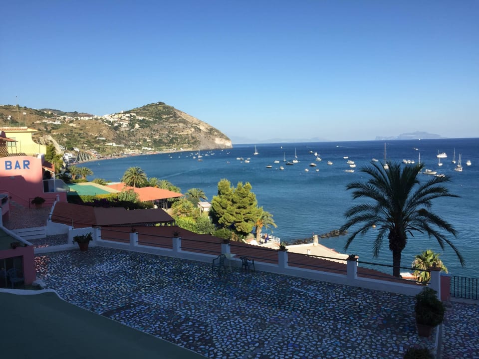 Blick von der Dachterrasse Hotel Casa Rosa Terme