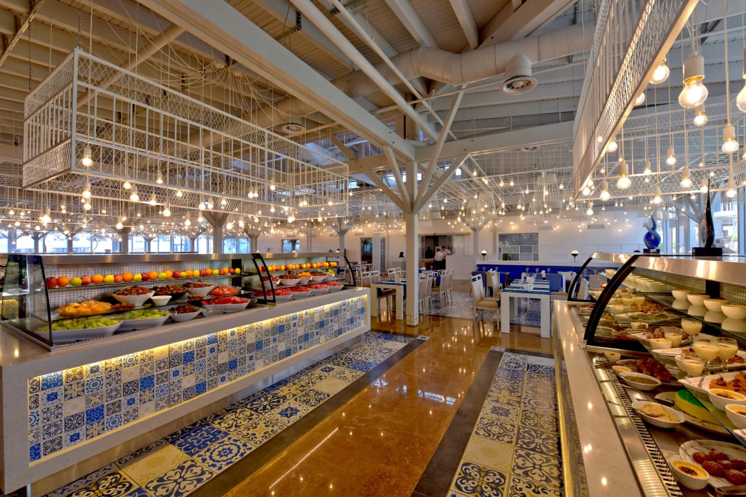 Restaurant Ramada Plaza by Wyndham Antalya