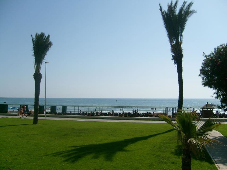 Strandpromenade vor dem Hotel Nerton Hotel - Erwachsenenhotel ab 16 Jahren