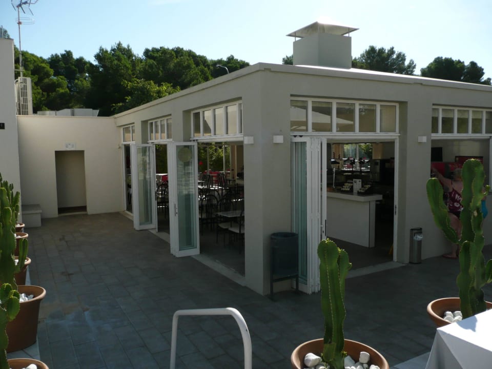 Poolbar Hotel Rosella by Intelier