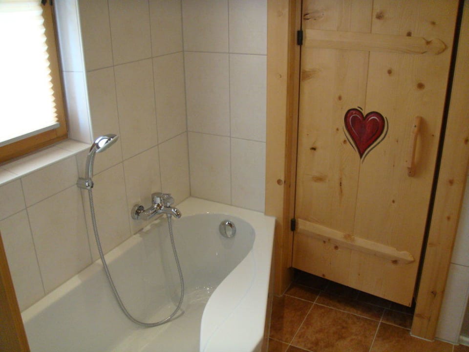 Bad Zimmer 1 Almdorf Flachau