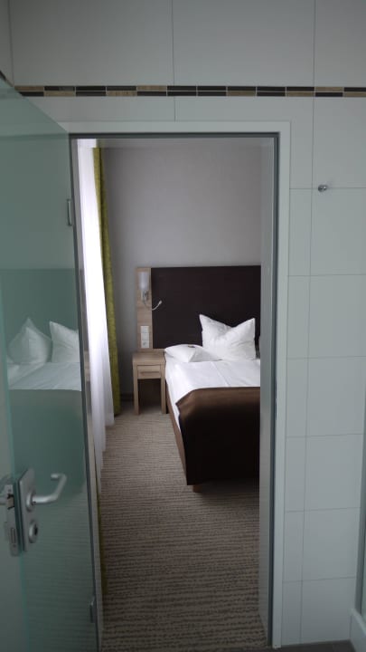 Vom Bad zum Zimmer Ringhotel Loew's Merkur