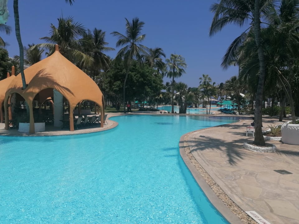 Pool Hotel Southern Palms Beach Resort