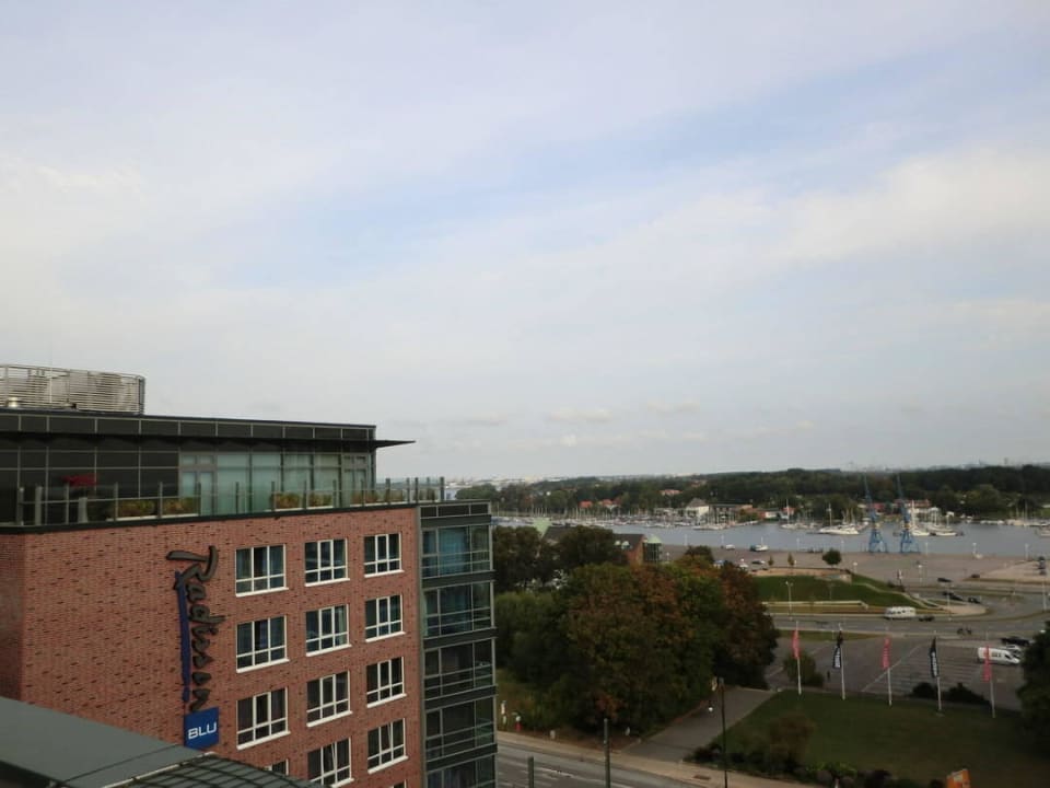 Ausblick von der Dachterrasse ScanHotels City Rostock
