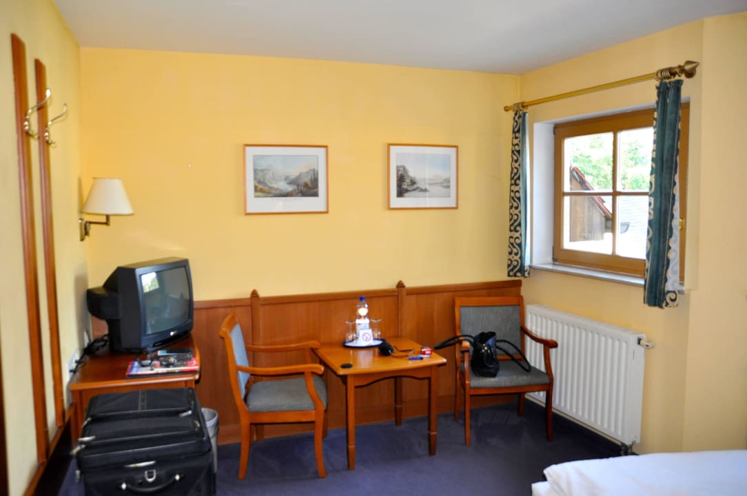 Sitzecke mit TV Ettrich's Hotel