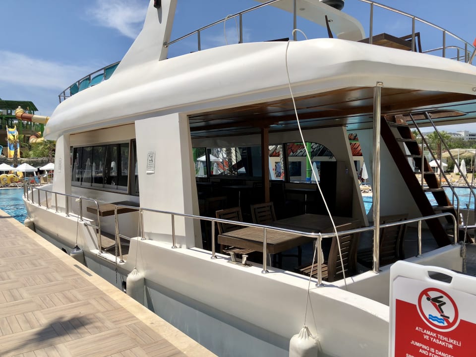 A la cart Restaurant  Crystal Sunset Pearl Collection