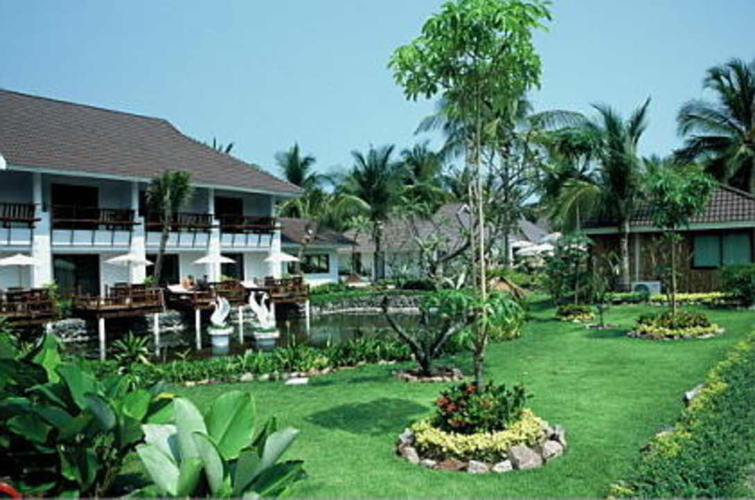 Garten von den Pool Villen gesehen Hotel The Privacy Beach Resort & Spa