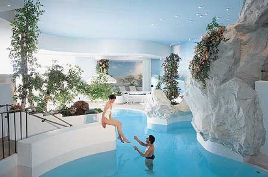 Pool-Anlage Hotel Plattenhof Lech