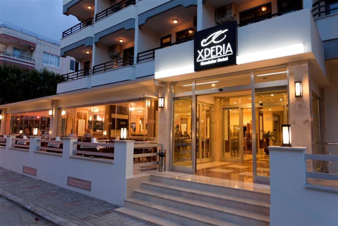 Entrance Xperia Kandelor Hotel