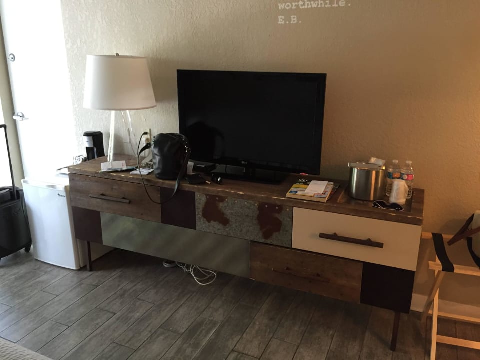 TV-Schrank Postcard Inn Beach Resort & Marina @ Holiday Isle