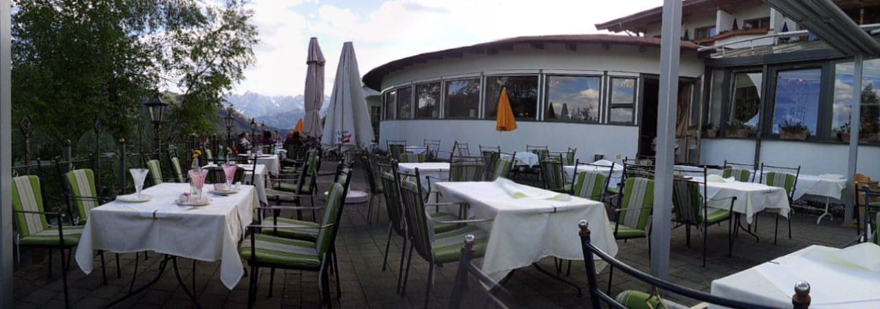 Terrasse mit Blick auf die Berge  Wohlfühlresort Peternhof