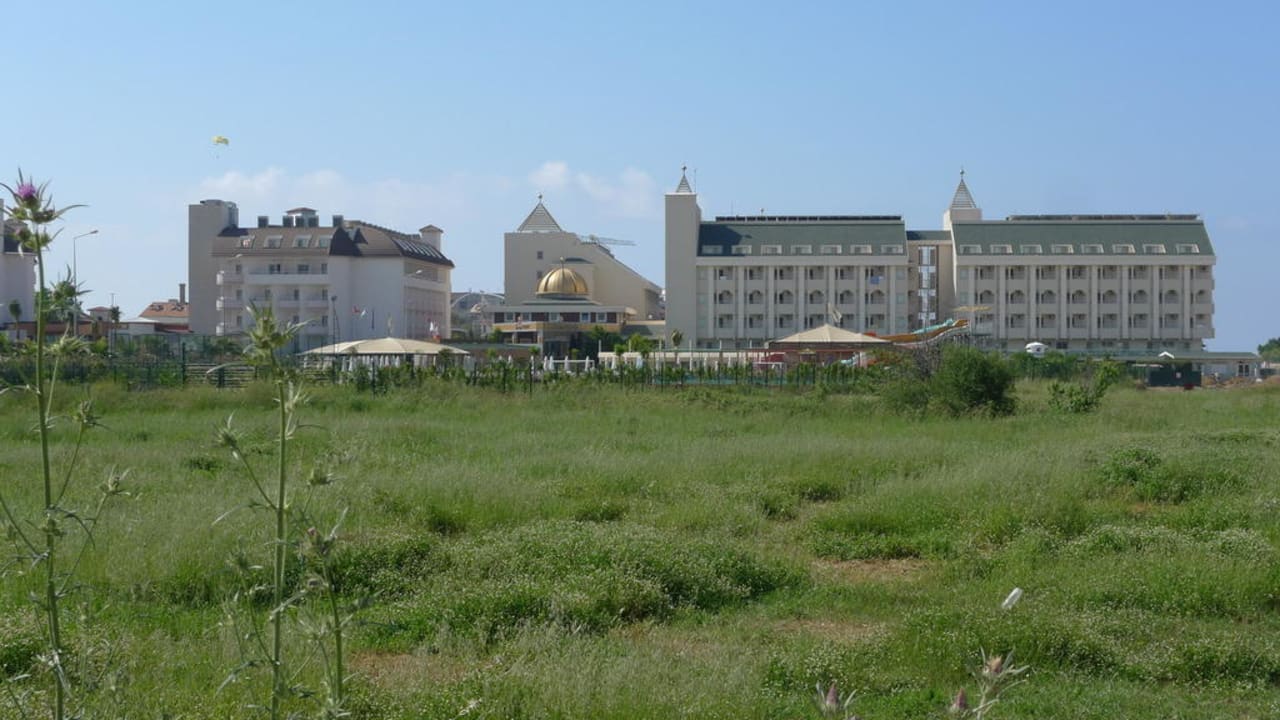 Das Hane von der Straße aus Calimera Hane Garden