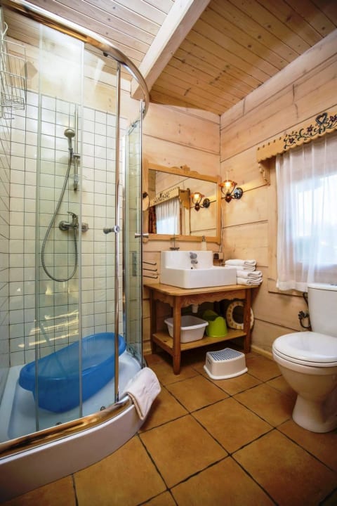 Łazienki w domkach wyposażenie dla dzieci Ferienhaus Tajgolka