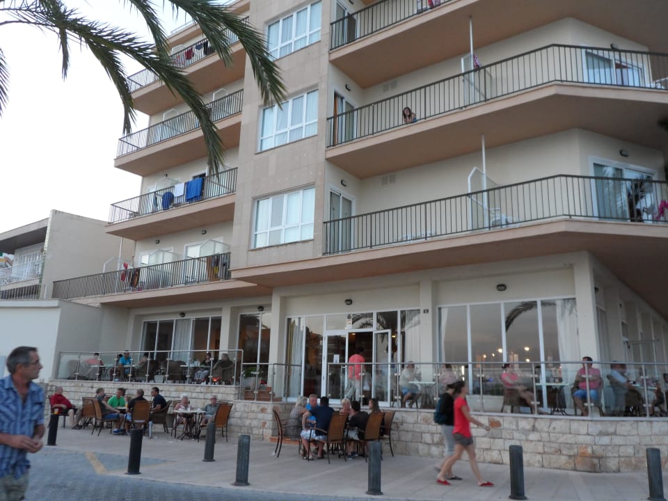 Vor dem Hotel Hotel Las Arenas