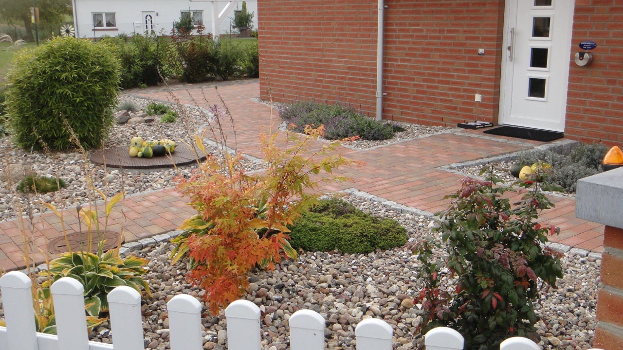 Ansicht links der Pforte in den Seingarten Haus Frantje