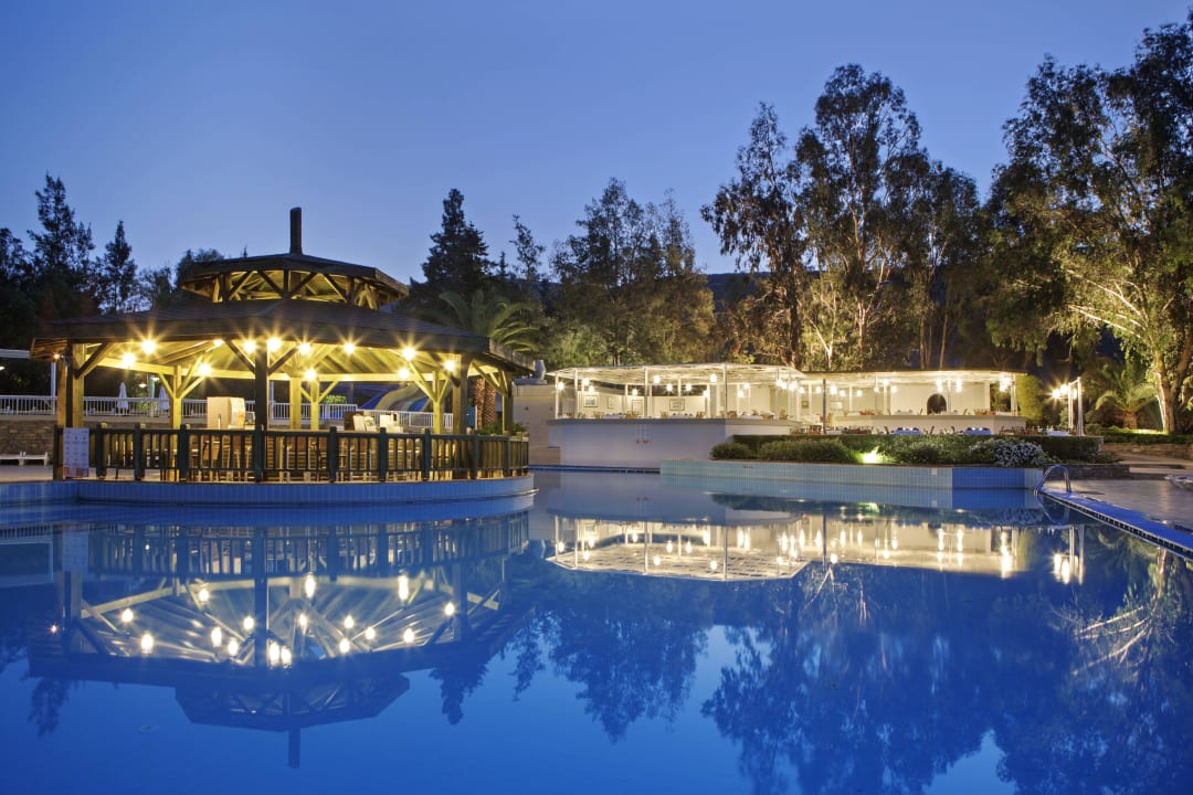 Poolanlage Green Bay Resort & Spa