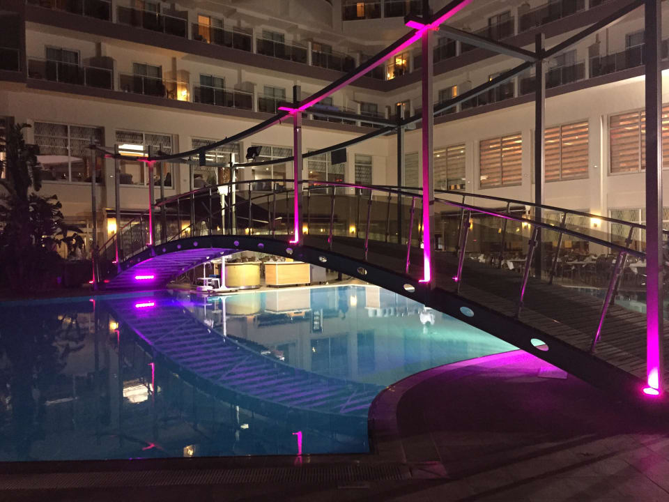 Beleuchtung Saturn Palace Resort Hotel