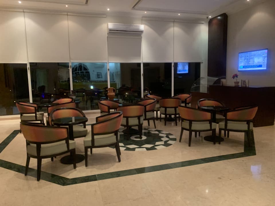 Lobby Golden Tulip Resort Dibba