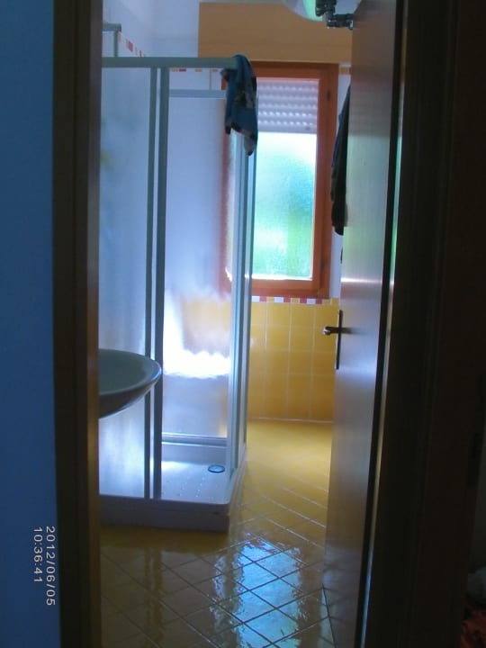 Blick ins Bad Hotel Dei Gelsomini Villaggio