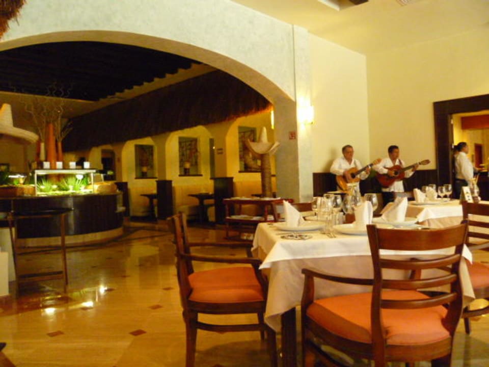 Das Ribs and More Restaurant Grand Palladium Select White Sand Resort & Spa