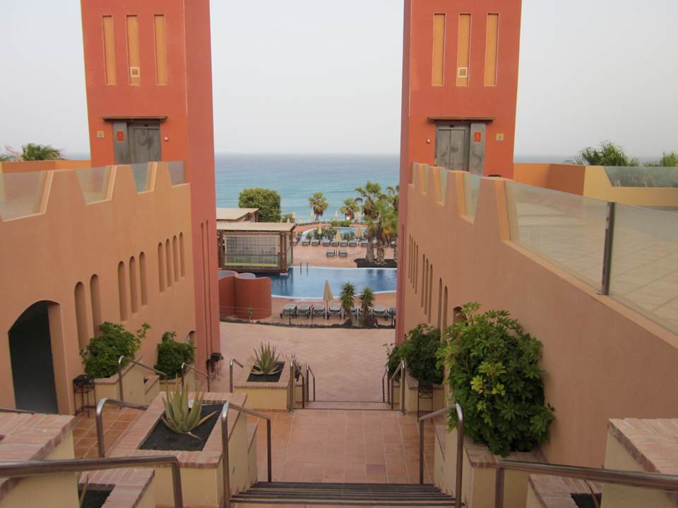 Weg zum Pool und Strand Hotel H10 Tindaya