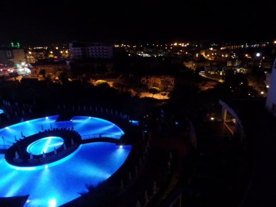 Pool Side Prenses Resort & Spa