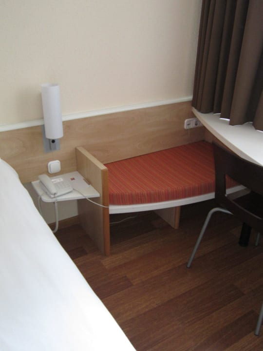 Kleine Sitzbank oder Ablage Hotel Ibis Budapest City