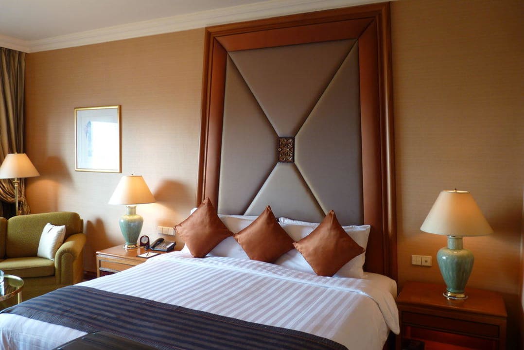 Krungthep Wing Deluxe Balcony Room Shangri-La Hotel, Bangkok