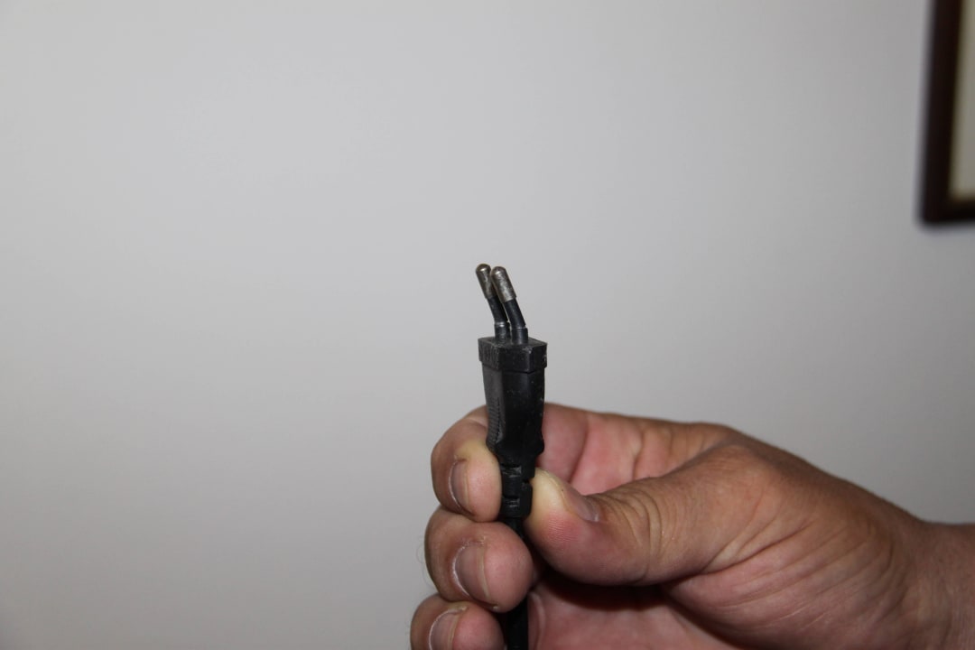 Abgeknickter Stecker Hotel Selenis