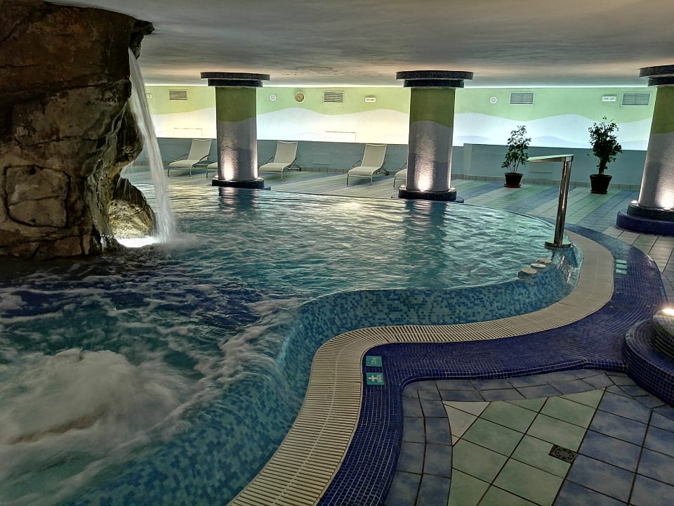 Pool Bull Escorial & Spa