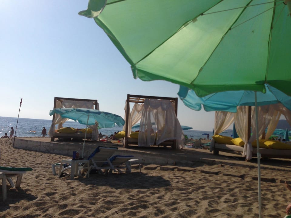 Am Strand vom Remi Hotel Remi Hotel