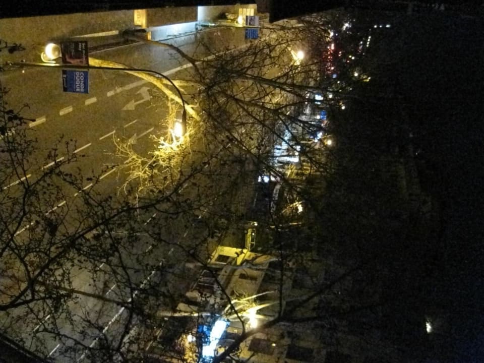 Straße bei Nacht Leonardo Hotel Madrid City Center