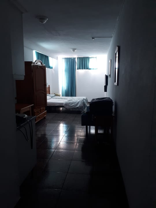 Zimmer Corona Roja