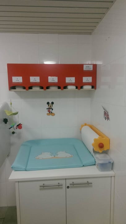 Wickelmöglichkeit Sanitärraum Hotel All In Red Thermenhotel