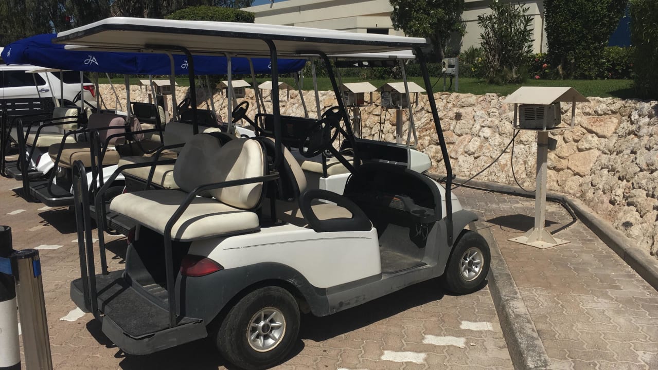 Caddy für Hotelgäste JA Beach Hotel