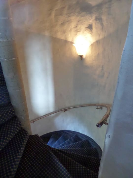 Treppenhaus vom 1. OG zum EG Schloßhotel Schkopau